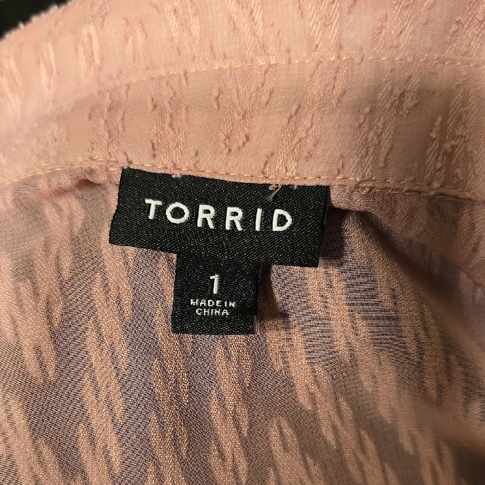 Pink Textured Button-Up Blouse - Picture 6 of 8
